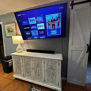 Apartment In Stock Island, Key West