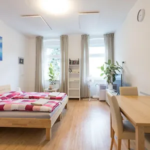 smile-apartment-schoenbrunn.vienna-besthotels.com/
